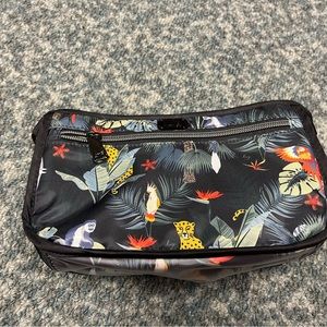 Lug parasail in wildlife black